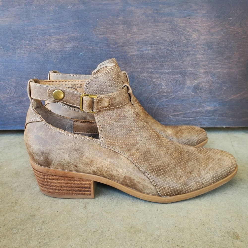BareTraps Gahl Ankle Booties Tan Brown Boots Cut Out